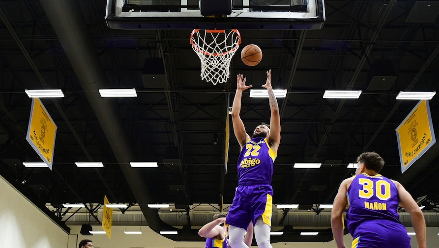 South Bay Lakers Stay Unbeaten with Win Over Rip City