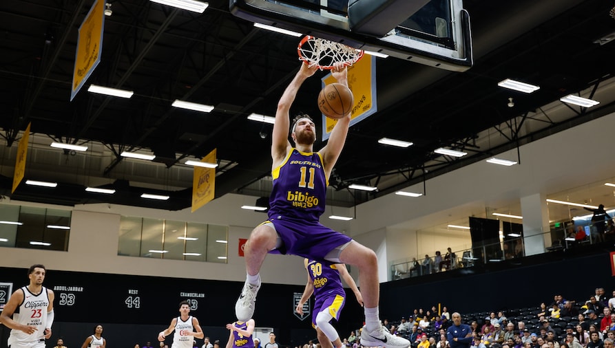 South Bay Lakers Close Tip-off Tournament with Win Over San Diego
