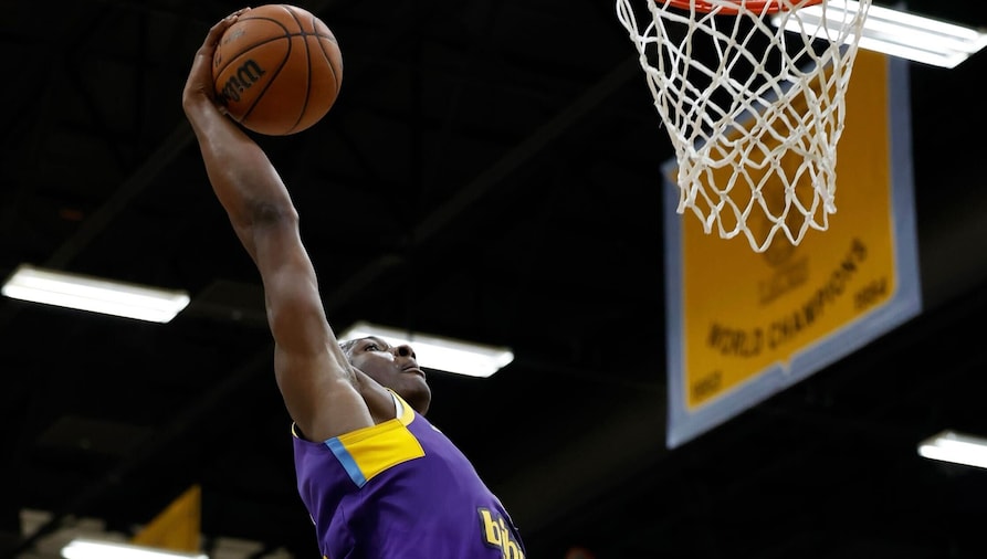 SOUTH BAY LAKERS CONTINUE HOME DOMINANCE IN WIN OVER GOLD