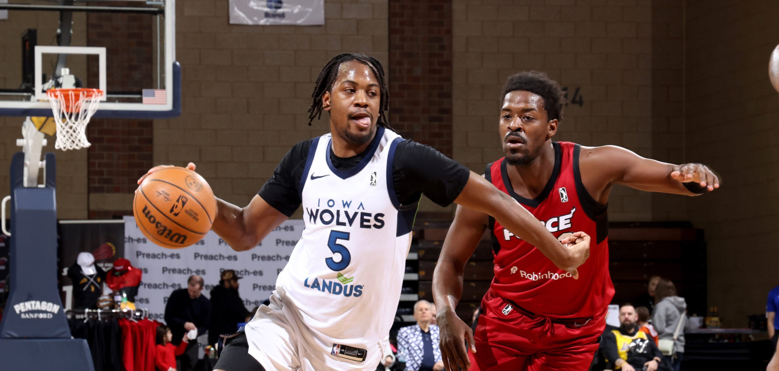 Iowa Wolves Action Skyforce Rally Late over Wolves, 108-104 - Iowa Wolves