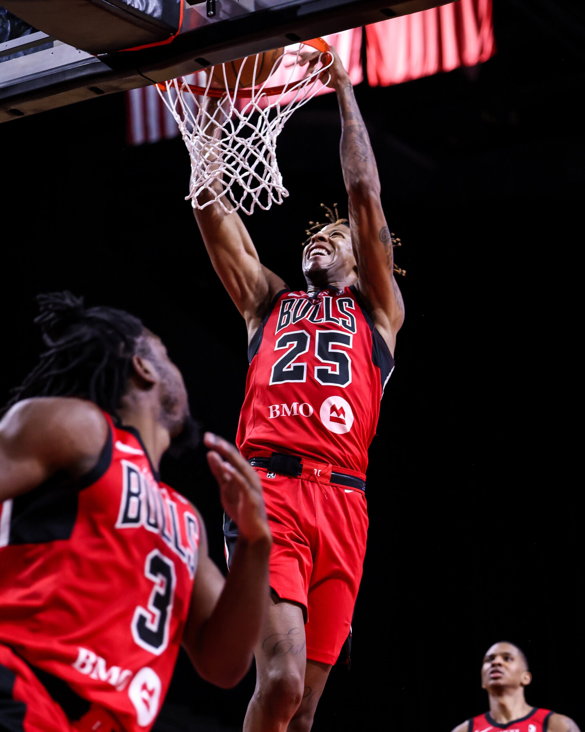 windy-city-outlasts-iowa-7-bulls-score-in-double-figures-windy-city