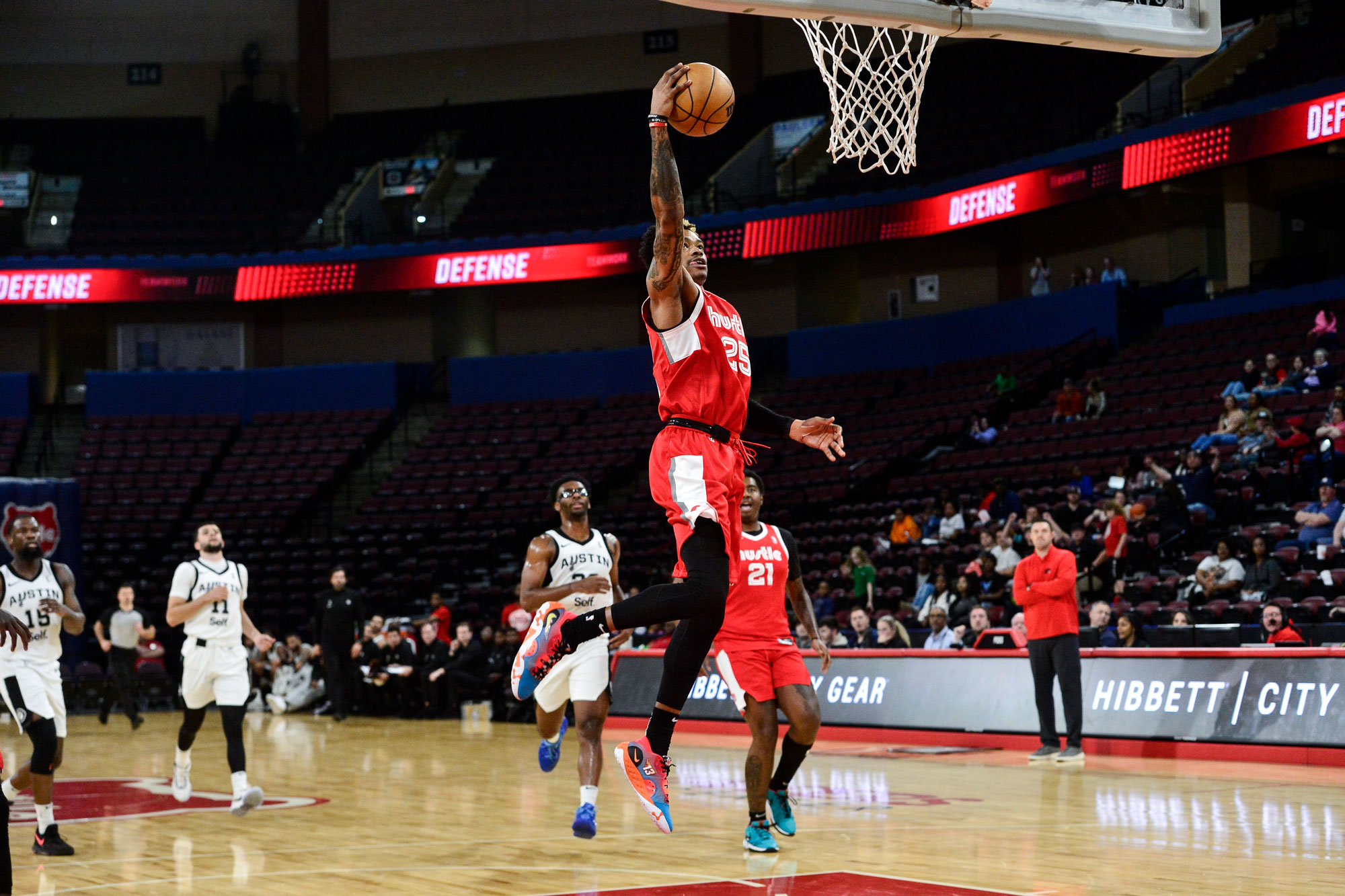 SOUTHAVEN, MS - MARCH 4: Adonis Arms #25 of the Memphis Hustle shoots during an NBA G-League game against the Austin Spurs on March 4, 2023 at Landers Center in Southaven, Mississippi. (Photo by Brandon Dill/NBAE via Getty Images)
