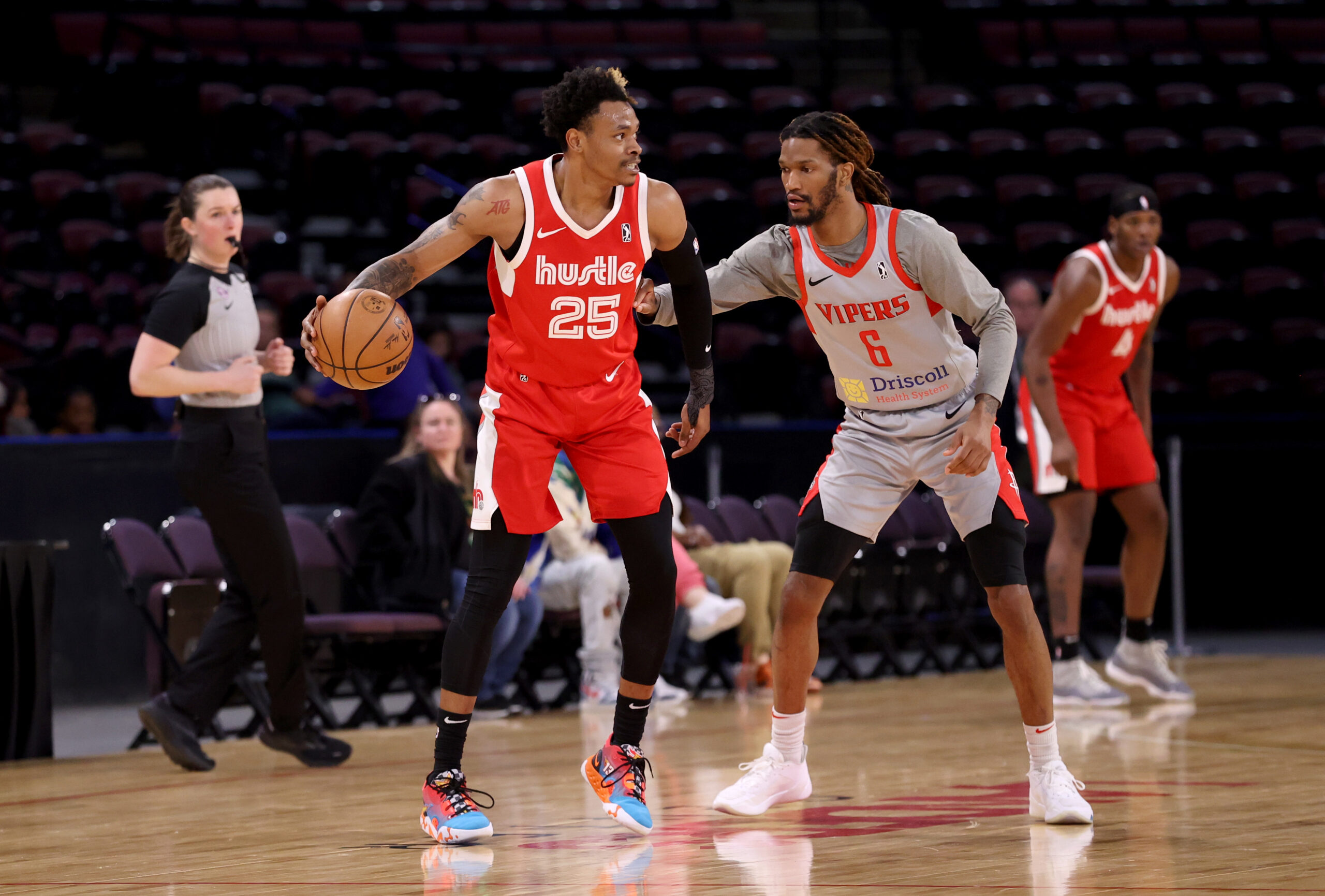 SOUTHAVEN, MS - MARCH 17: Adonis Arms #25 of the Memphis Hustle dribbles the ball against Trhae Mitchell #6 of the Rio Grande Valley Vipers during an NBA G-League game on March 17, 2023 at Landers Center in Southaven, Mississippi. (Photo by Joe Murphy/NBAE via Getty Images)