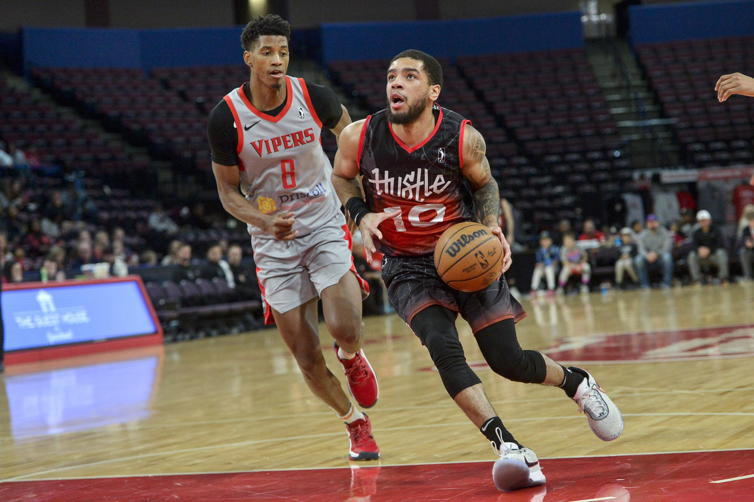 SOUTHAVEN, MS - MARCH 18: Terrell Brown #10 of the Memphis Hustle drives against Jarrett Culver #8 of the Rio Grande Valley Vipers during an NBA G-League game on March 18, 2022 at Landers Center in Southaven, Mississippi. (Photo by Brandon Dill/NBAE via Getty Images)