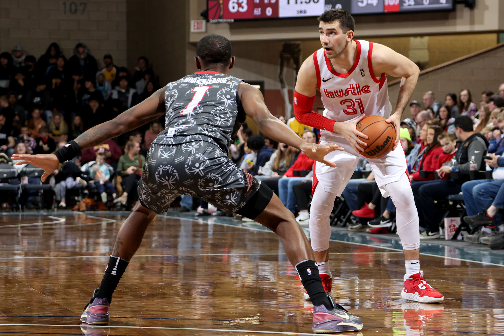 SIOUX FALLS, SD - March 24: Dakota Mathias #31 of the Memphis Hustle handles the ball against the Sioux Falls Skyforce at the Sanford Pentagon on March 24, 2023 in Sioux Falls, South Dakota. (Photo by Dave Eggen/NBAE via Getty Images)