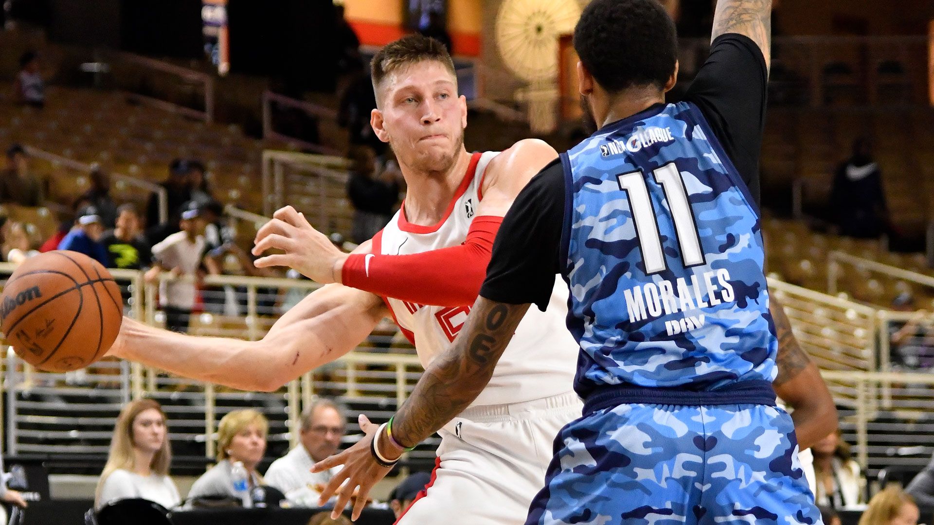 KISSIMMEE, FL - NOVEMBER 17: Loudon Love #51 of the Memphis Hustle handles the ball against the Osceola Magic during the game on November 17, 2023 at Silver Spurs Arena in Kissimmee, Florida. (Photo by Fernando Medina/NBAE via Getty Images)