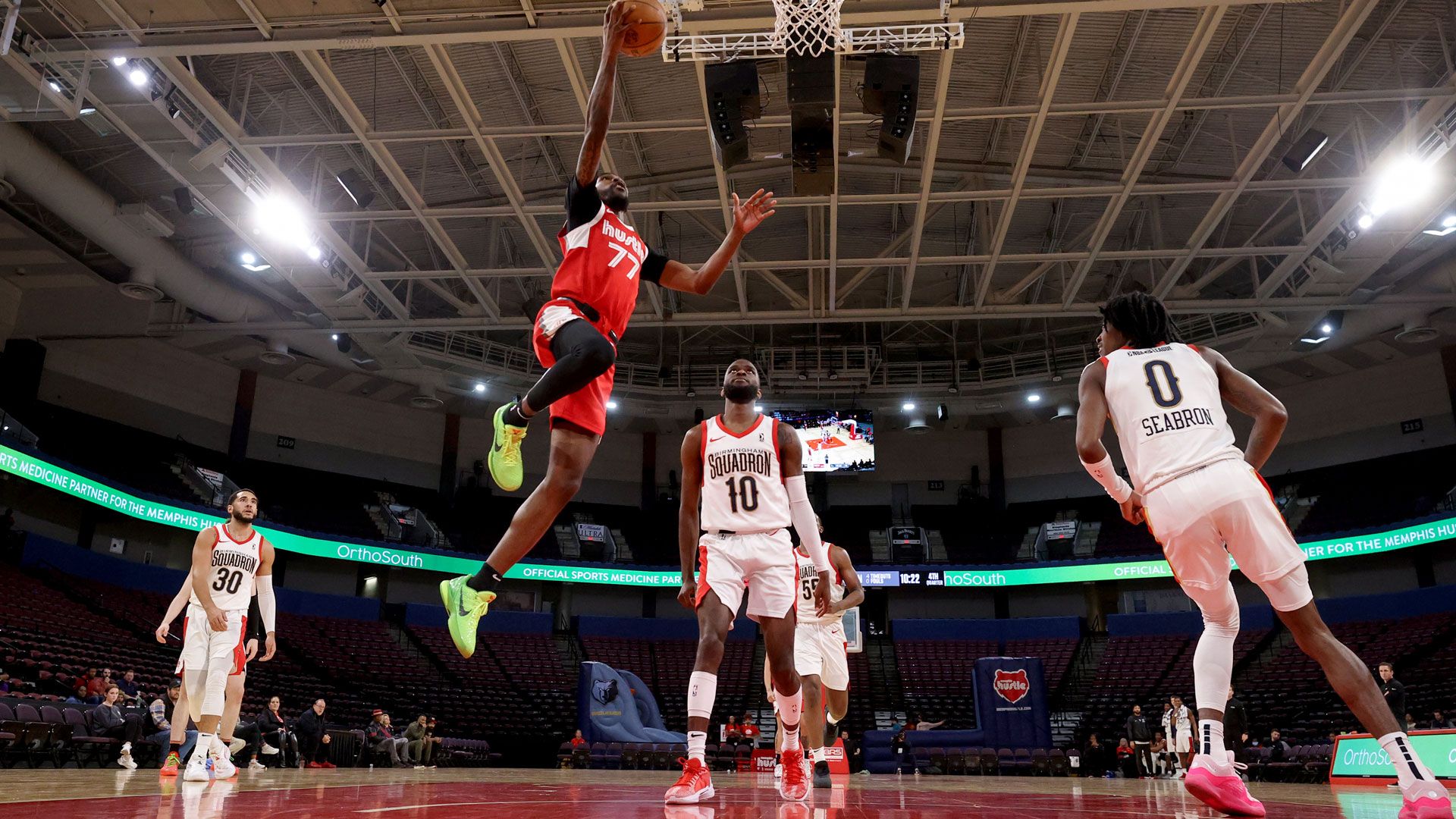 SOUTHAVEN, MS - JANUARY 11: DeJon Jarreau #77 of the Memphis Hustle drives to the basket for a layup during the game against the Birmingham Squadron on January 11, 2024 at Landers Center in Southaven, Mississippi. NOTE TO USER: User expressly acknowledges and agrees that, by downloading and or using this photograph, User is consenting to the terms and conditions of the Getty Images License Agreement. Mandatory Copyright Notice: Copyright 2024 NBAE (Photo by Joe Murphy/NBAE via Getty Images)