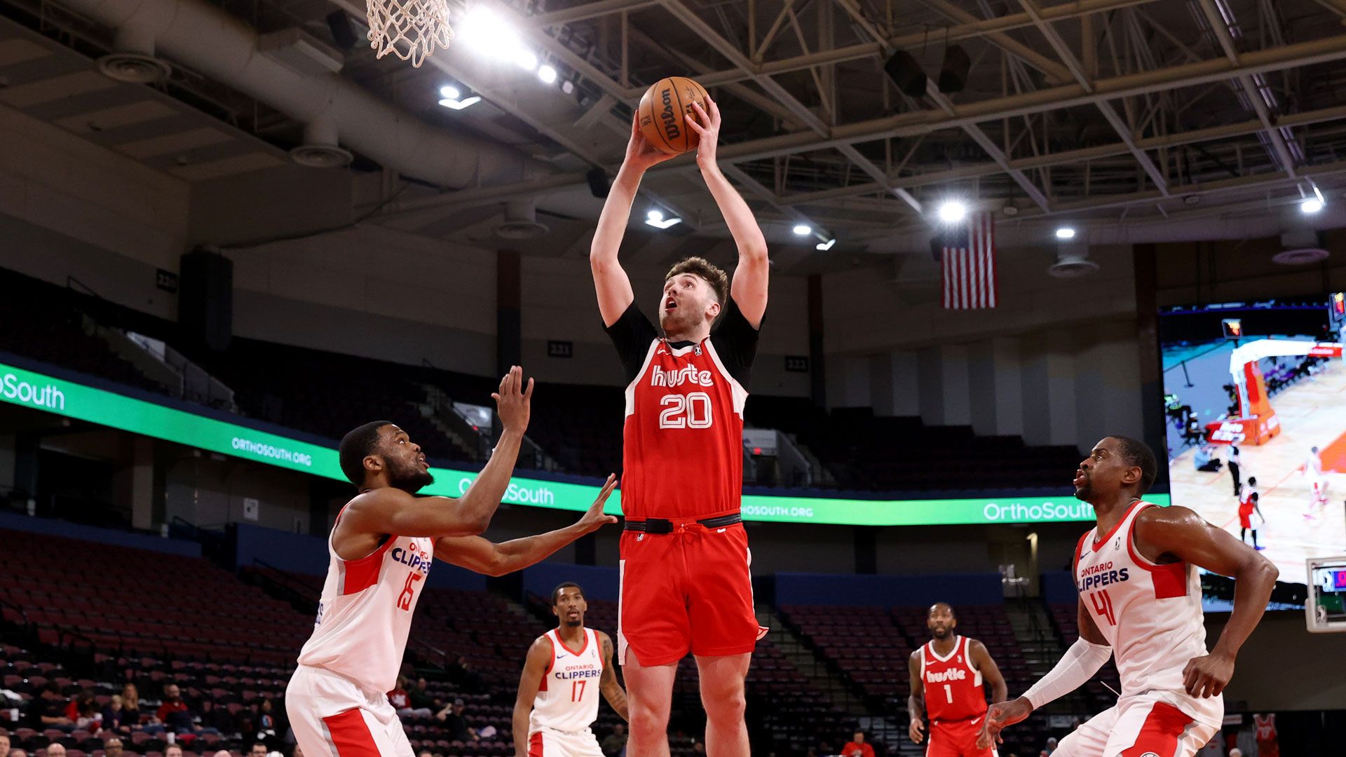 SOUTHAVEN, MS - JANUARY 16: Matthew Hurt #20 of the Memphis Hustle drives to the basket against the Ontario Clippers during an NBA G-League game on January 16, 2024 at Landers Center in Southaven, Mississippi. (Photo by Joe Murphy/NBAE via Getty Images)