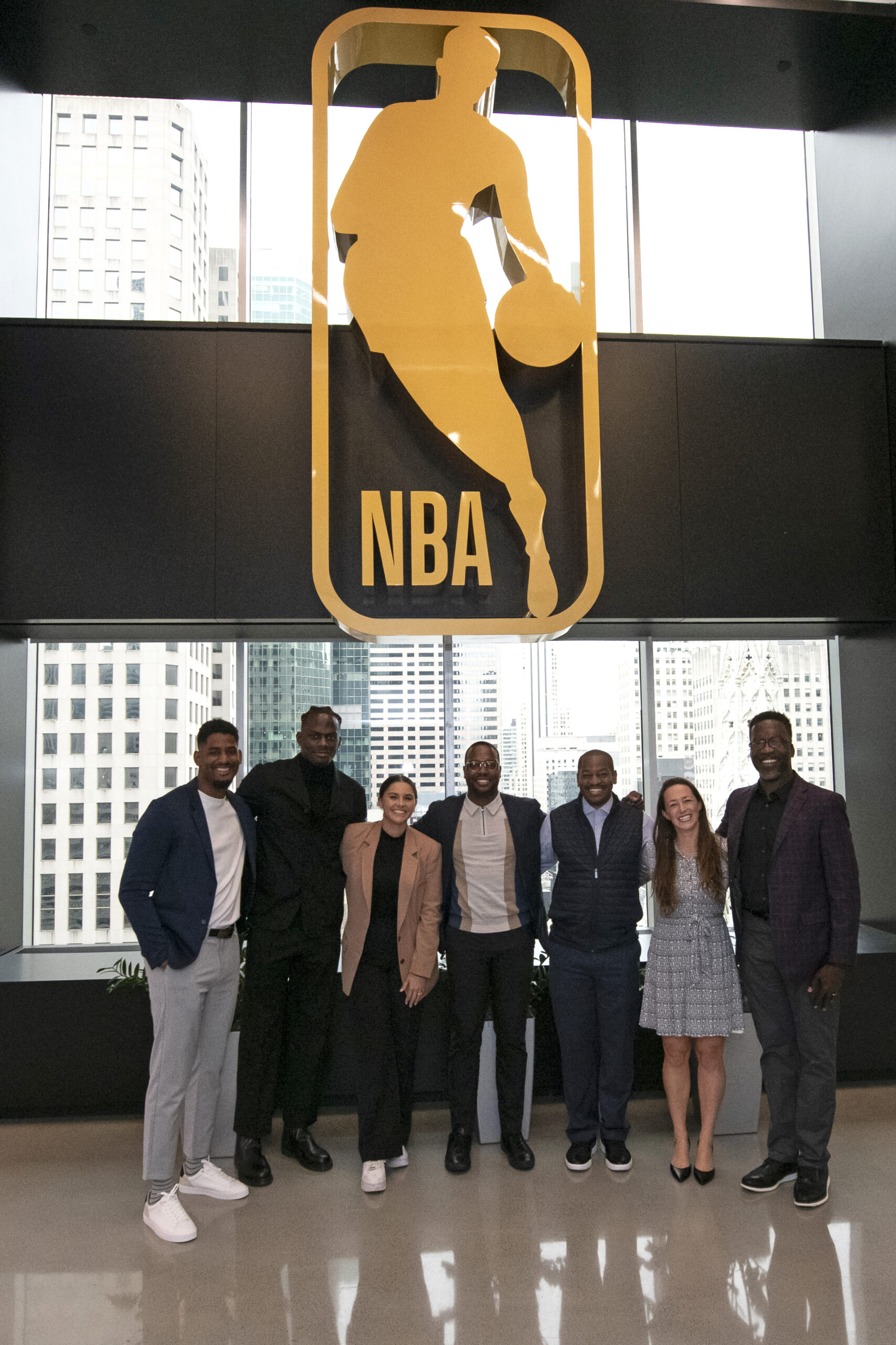 NEW YORK, NY - OCTOBER 13: Participants in the 2022 Business Mentorship Program pose for a group photo in the NBA's New York office. (Photo by Kostas Lymperopoulos/NBAE via Getty Images)